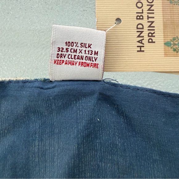 Fabindia Indigo Blue Hand Block Print Silk Shibori Chiti Table Runner, 44”x 13” - Picture 5 of 9